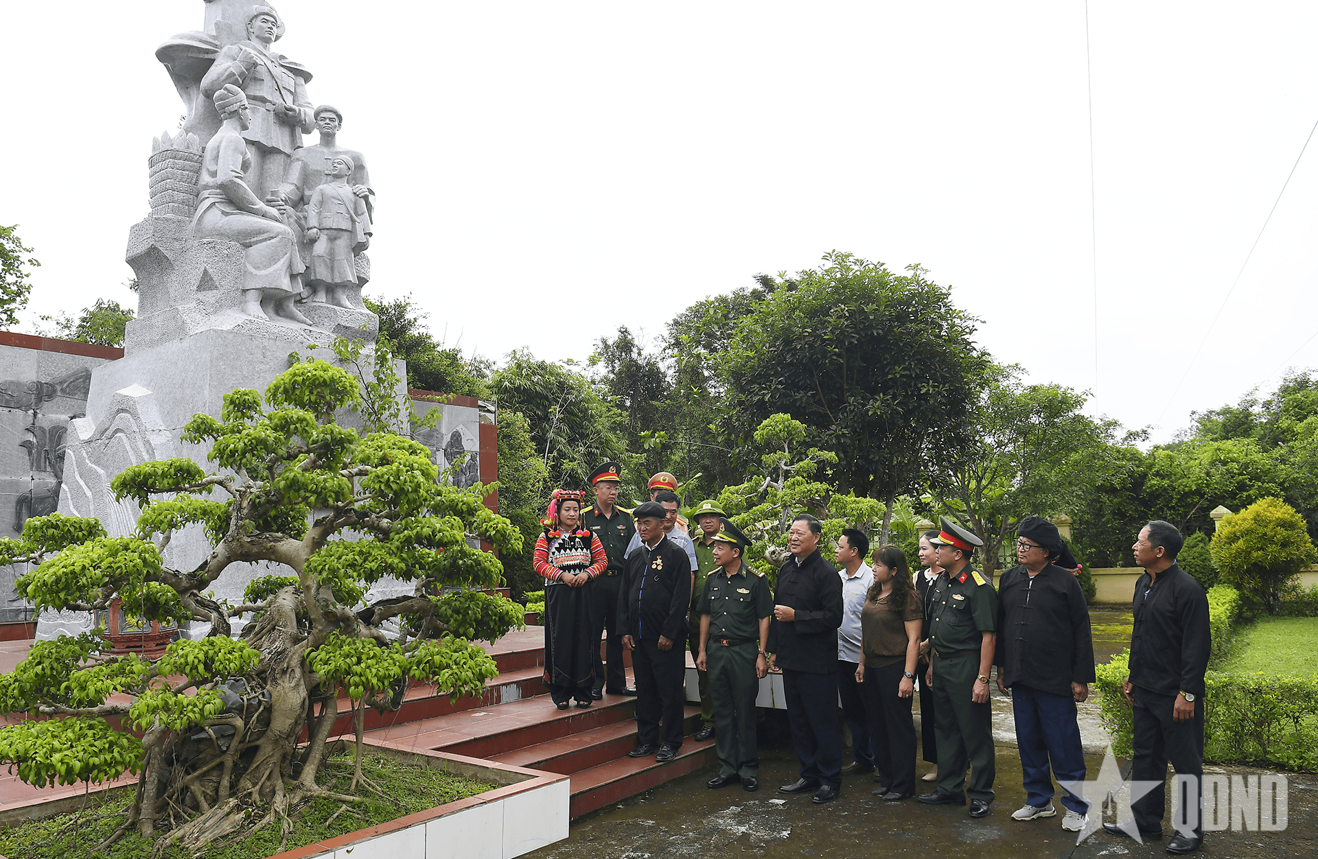 Ngọn lửa Đảng cháy mãi dưới chân núi Khoang La San