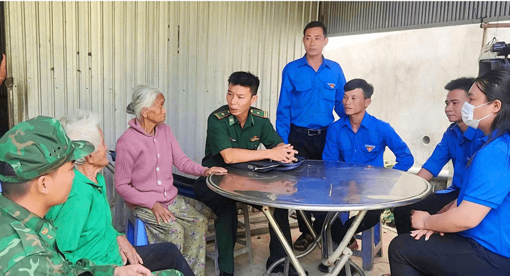 Bà con ấm lòng, vùng biên vững chắc