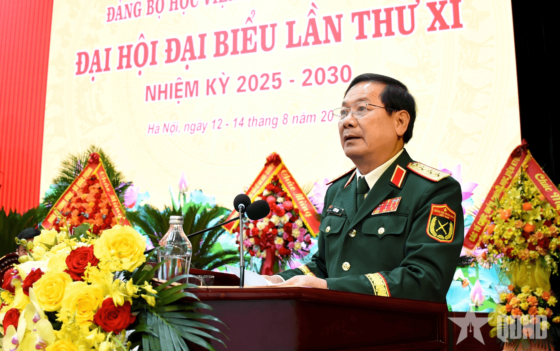 Thượng tướng Lê Huy Vịnh dự và phát biểu chỉ đạo Đại hội đại biểu Đảng bộ Học viện Kỹ thuật Quân sự