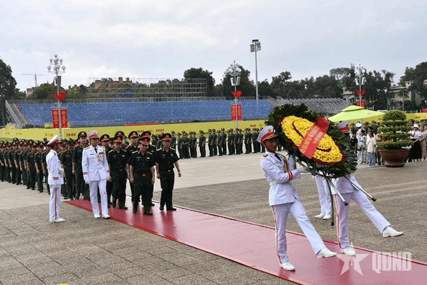 Tuổi trẻ Học viện Kỹ thuật Quân sự tham quan, học tập tại Khu di tích Chủ tịch Hồ Chí Minh