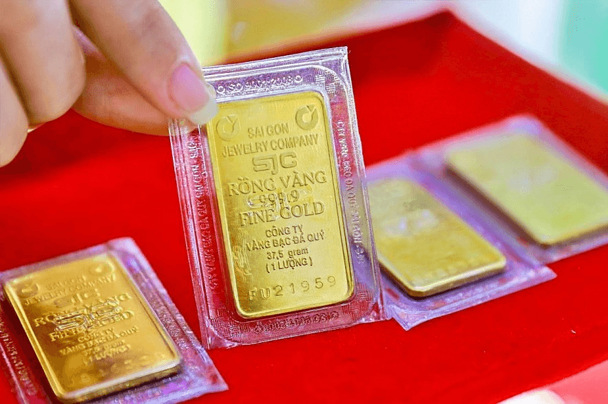 Giá vàng trưa nay (18-8): Neo ở mức cao