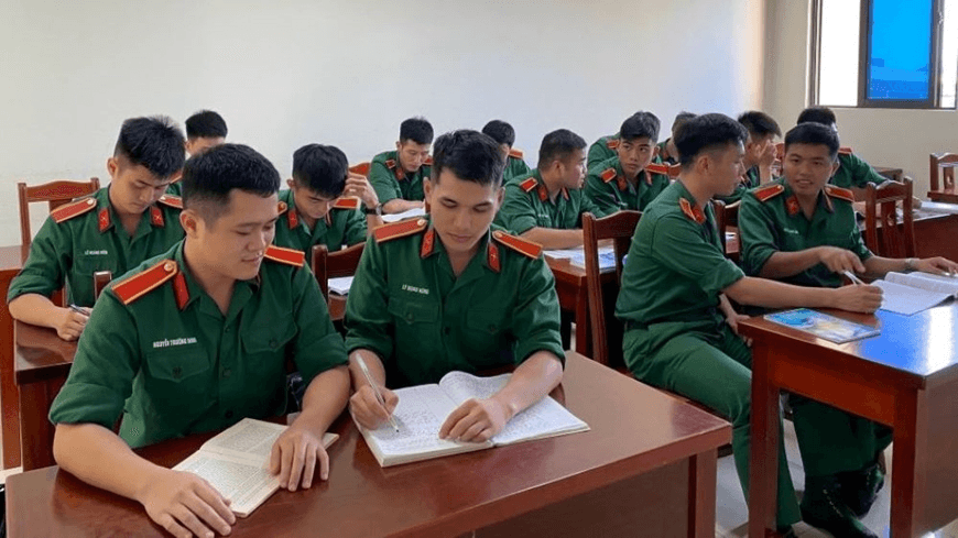 Sức hút “cầu vai đỏ”