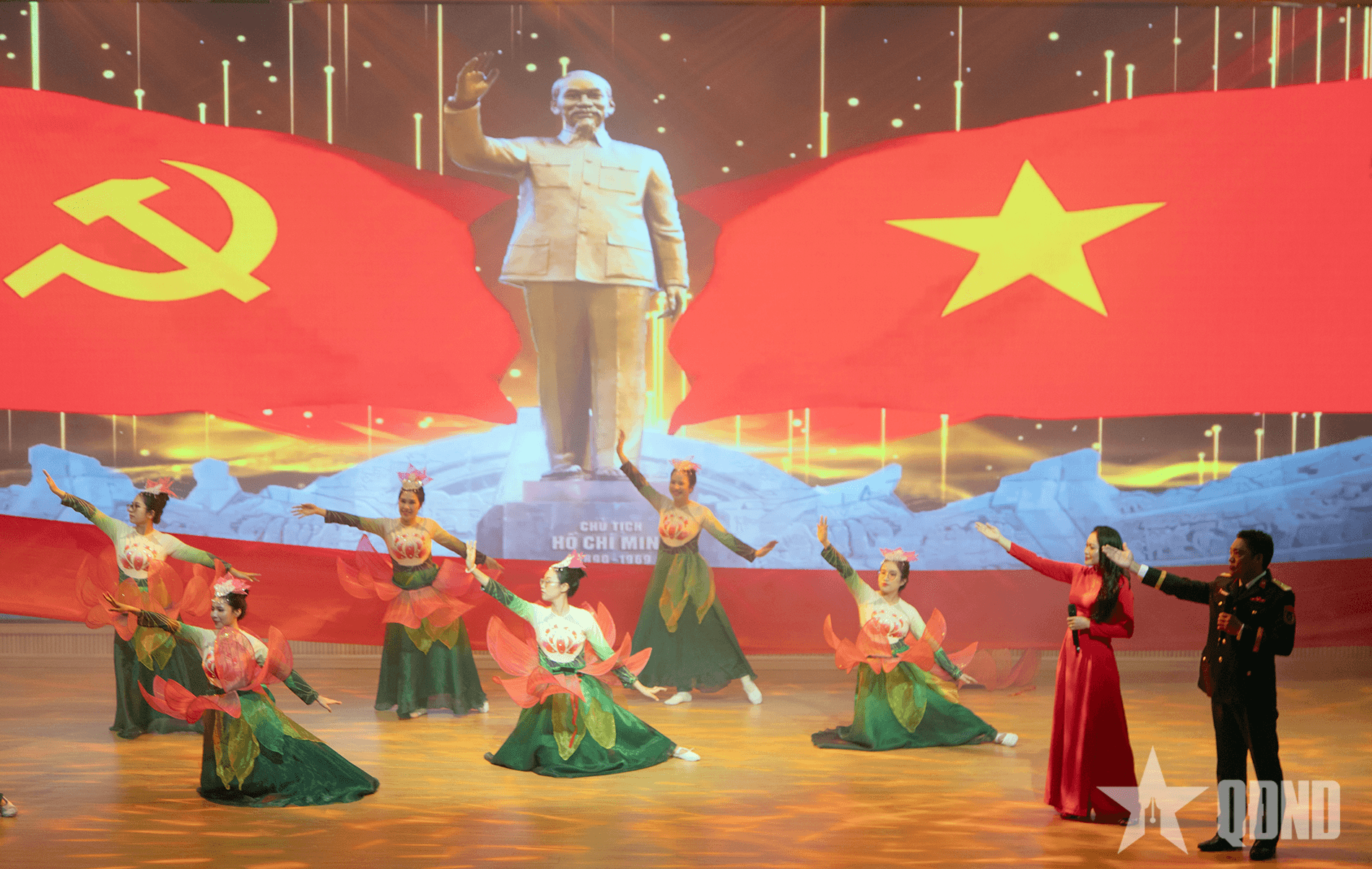 Thầy thuốc Bệnh viện Quân y 175 đua tài văn nghệ “Vững bước dưới cờ Đảng quang vinh”