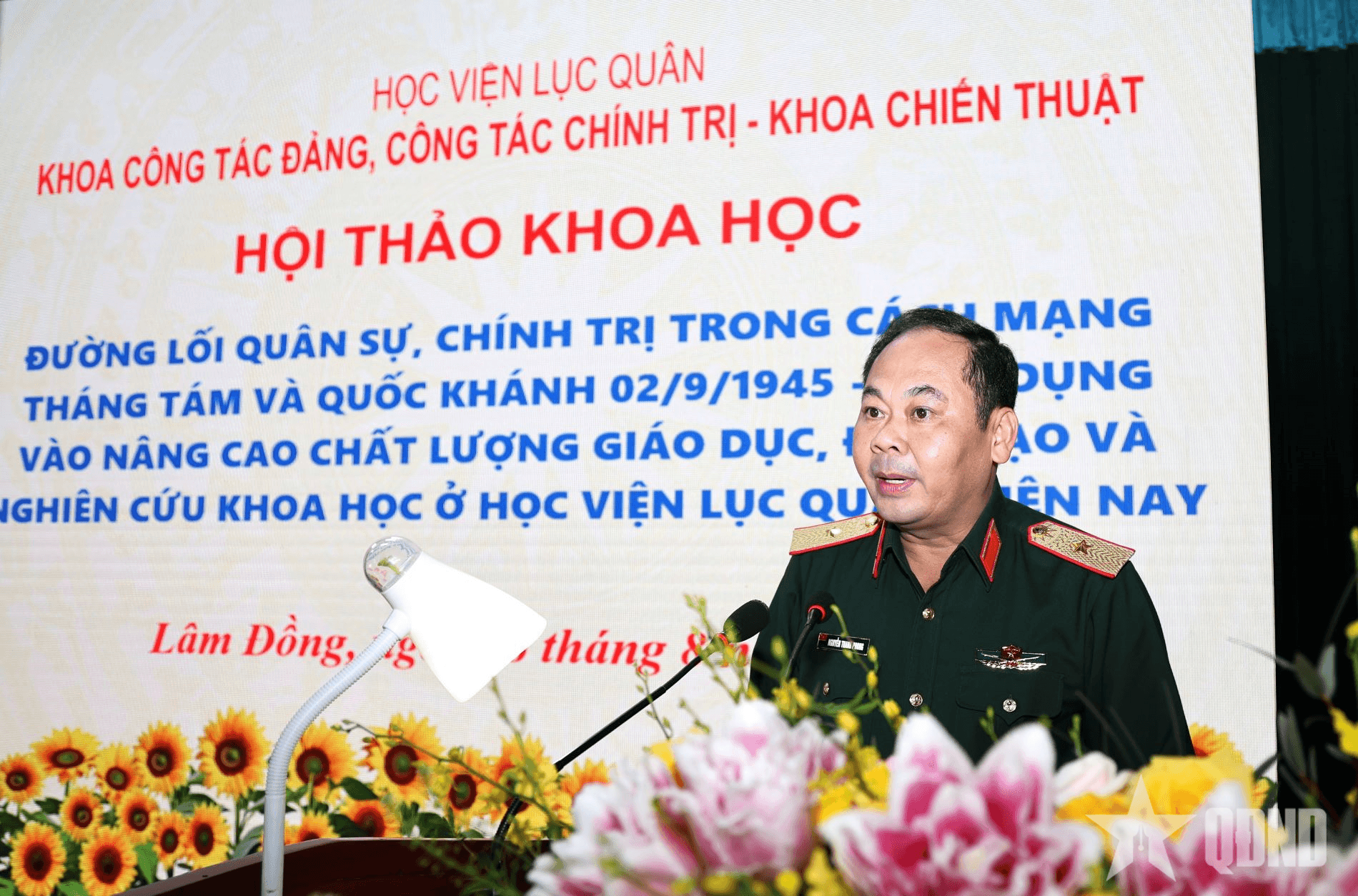 Vận dụng đường lối quân sự, chính trị trong Cách mạng Tháng Tám vào công tác giáo dục, đào tạo và nghiên cứu khoa học