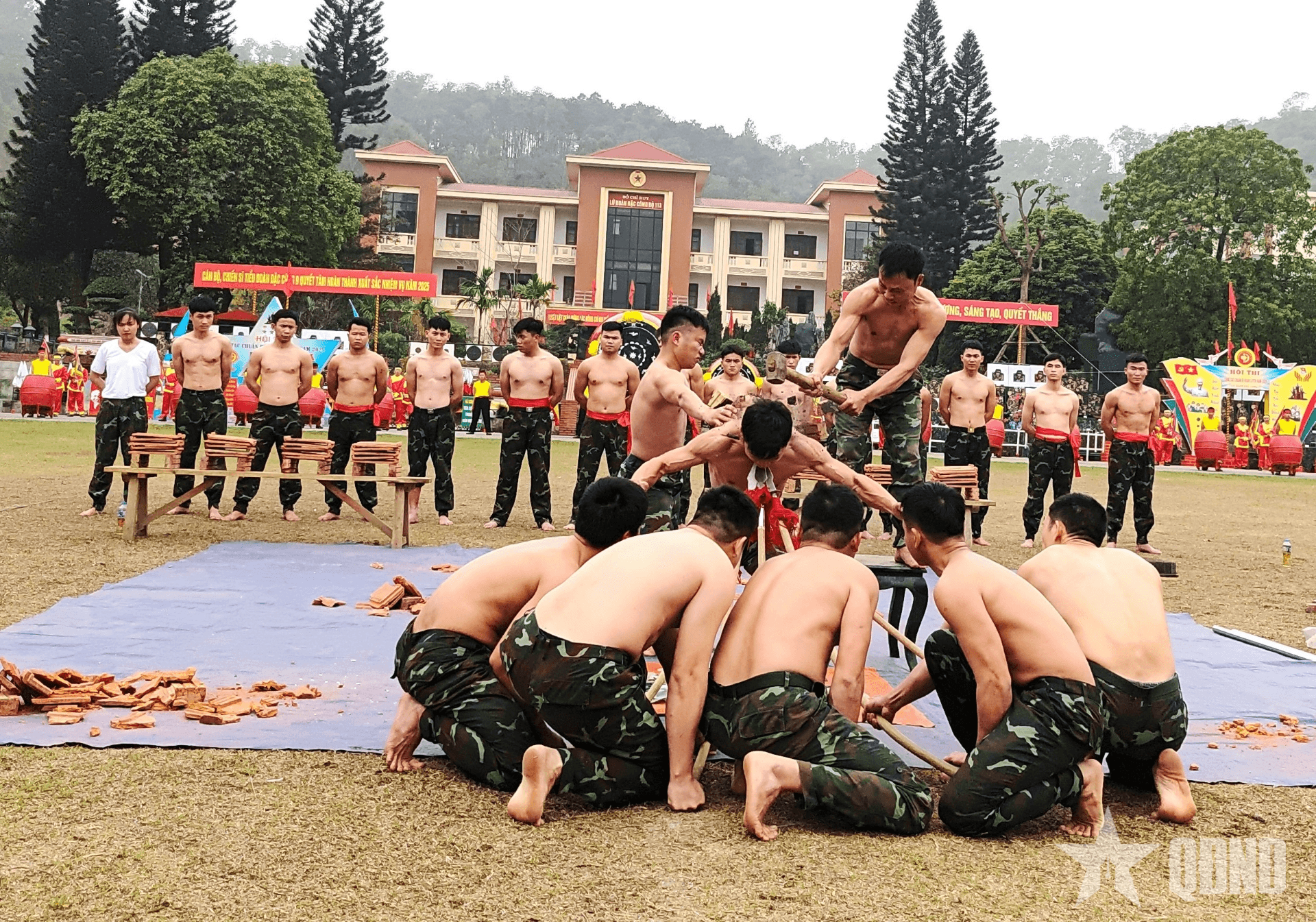 Những trường hợp nào được ưu tiên tuyển chọn làm quân nhân chuyên nghiệp, công nhân và viên chức quốc phòng?