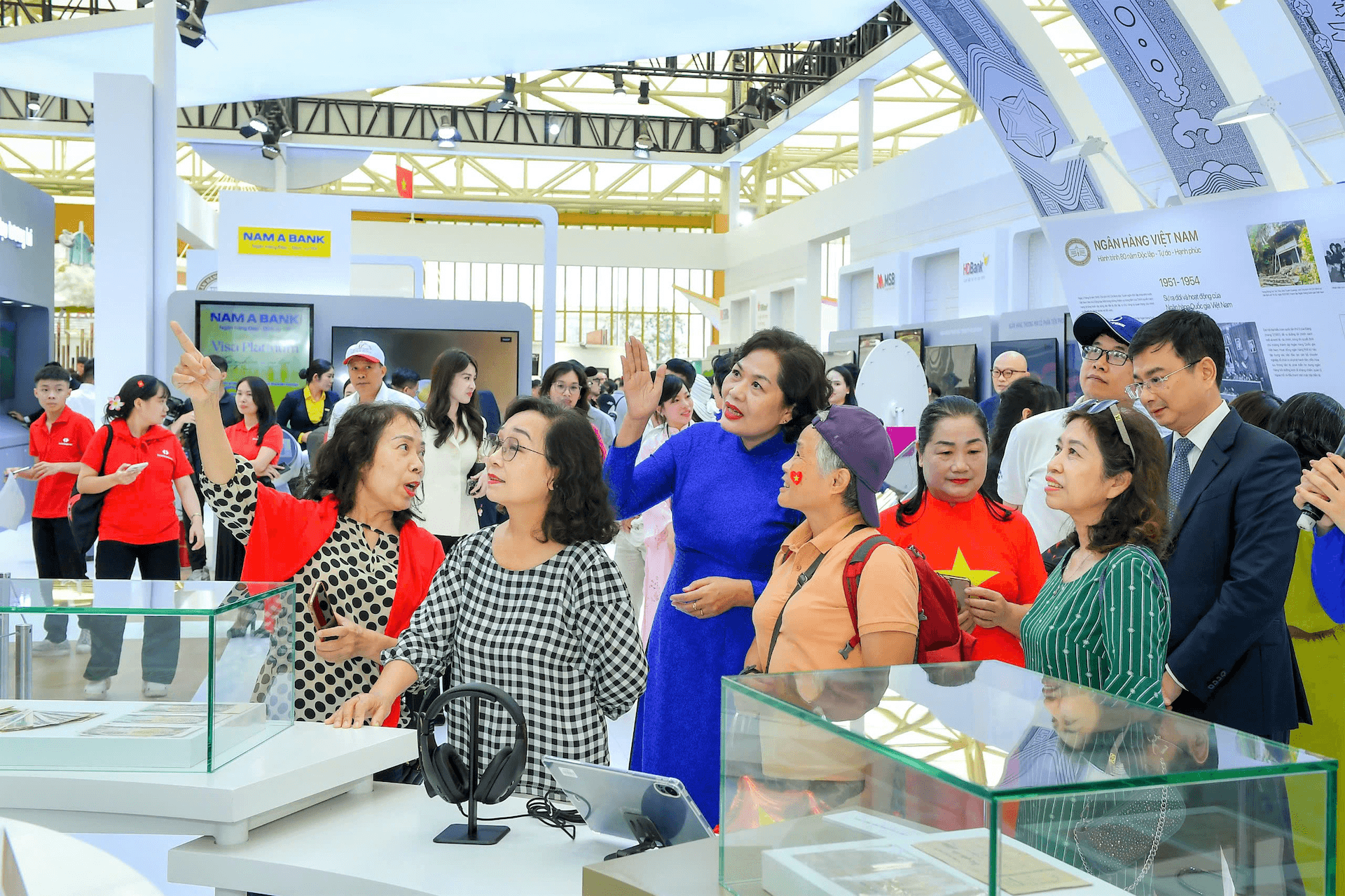 Ngành ngân hàng phụng sự Tổ quốc, đồng hành cùng nhân dân