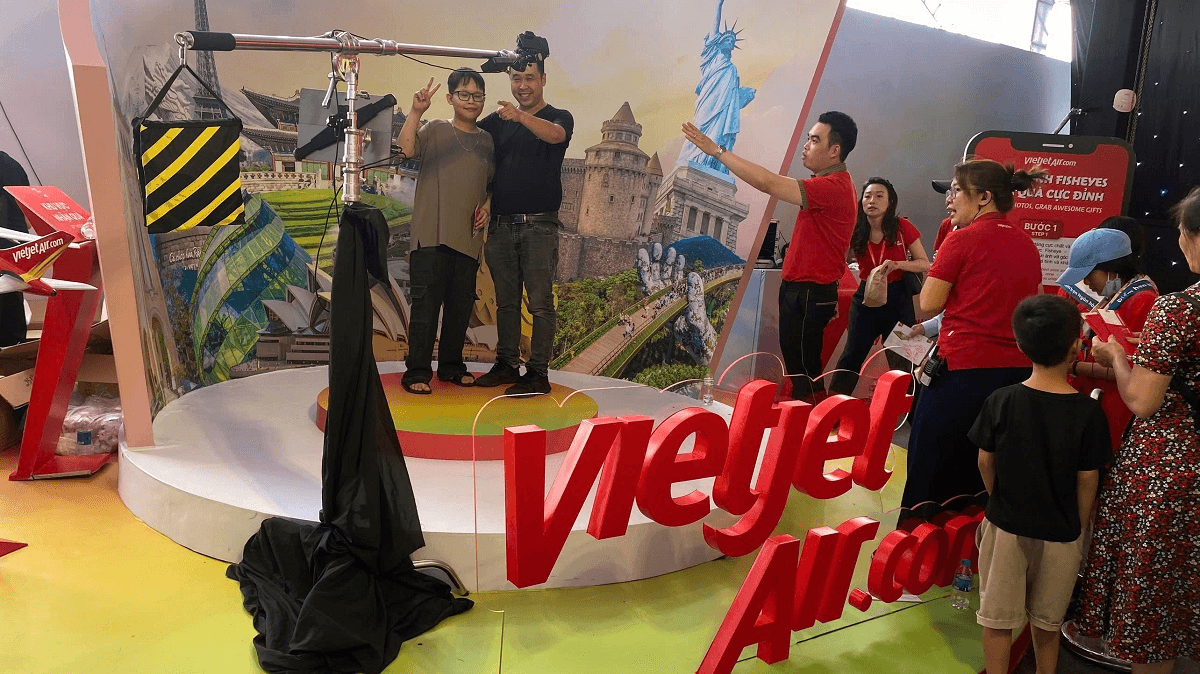 Trải nghiệm bay cùng hãng hàng không Vietjet tại Triển lãm thành tựu đất nước