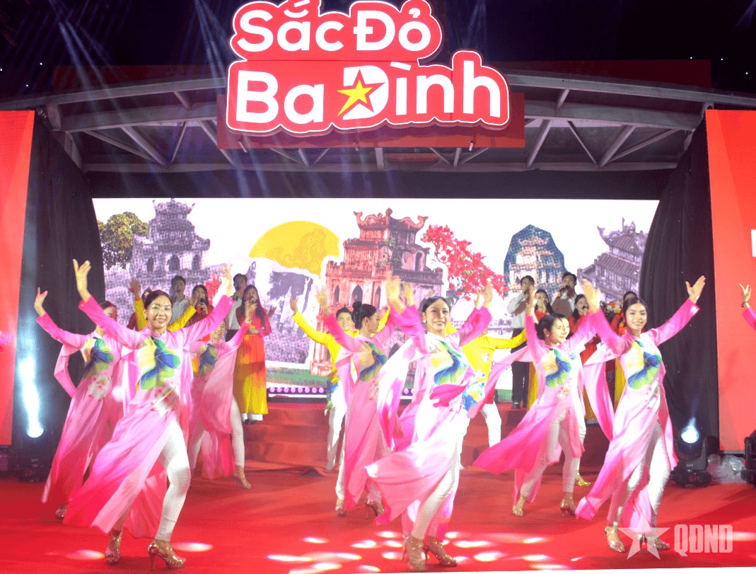 Lan tỏa tình yêu nước với “Sắc đỏ Ba Đình”