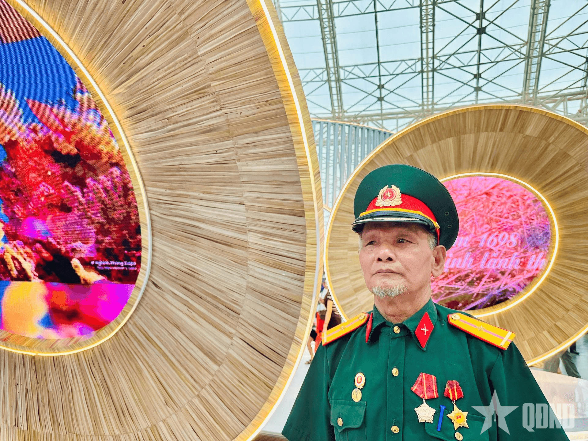 "Hòa bình được đổi bằng máu của bao thế hệ cha ông, trong đó có đồng đội tôi đã nằm xuống"