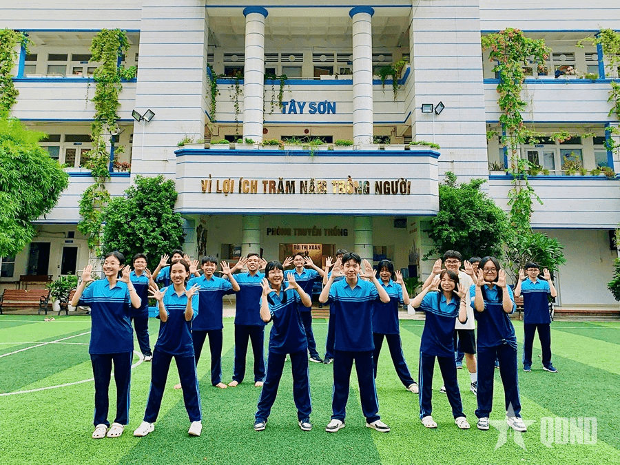 Rộn ràng chào đón học sinh lớp 10