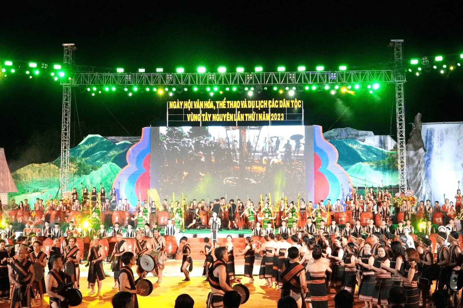 Giữ vững tình anh em Kinh - Thượng trước âm mưu chia rẽ - Bài 1: Gắn bó cội nguồn - đoàn kết giữ nước