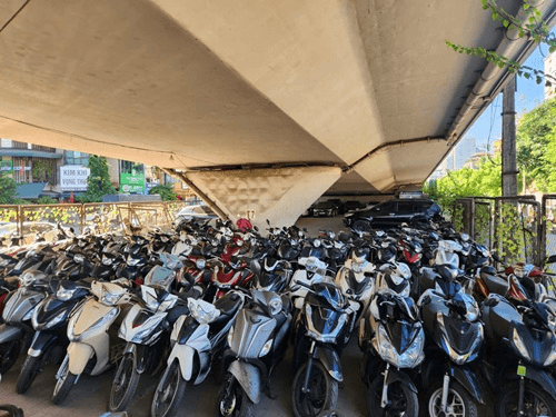 Đầu tư thích đáng cho bãi trông giữ xe