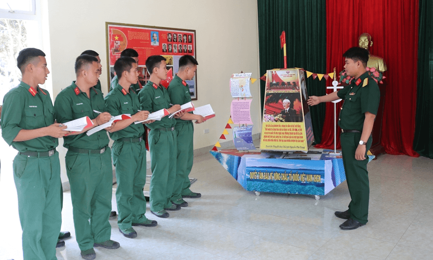 Xây dựng đội ngũ cán bộ cơ quan chính trị quân sự địa phương