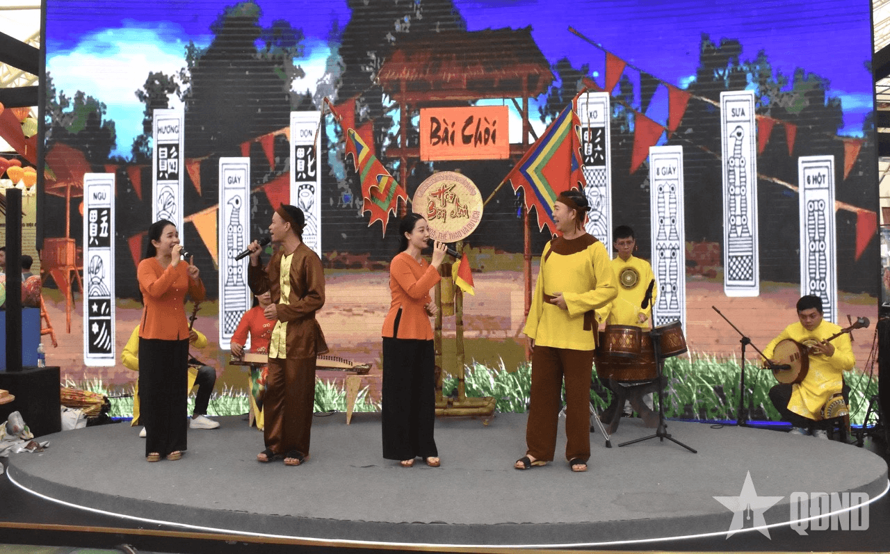Ngân vang câu hát bài chòi tại Triển lãm thành tựu đất nước