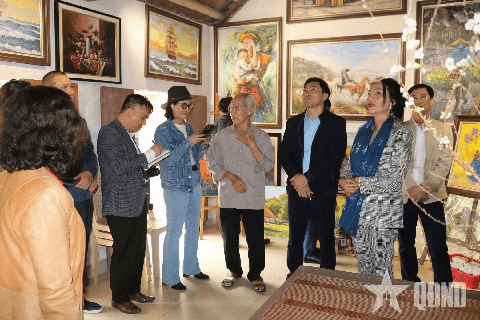 Làng họa sĩ làm du lịch