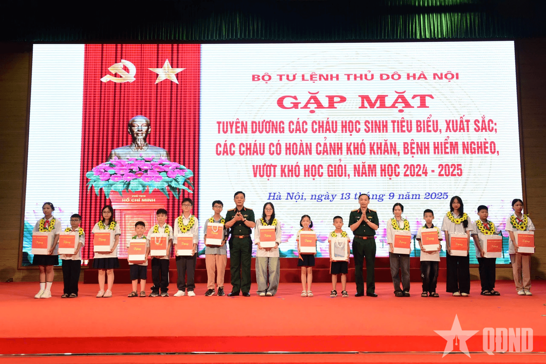 Bộ tư lệnh Thủ đô Hà Nội gặp mặt, tuyên dương học sinh tiêu biểu, xuất sắc