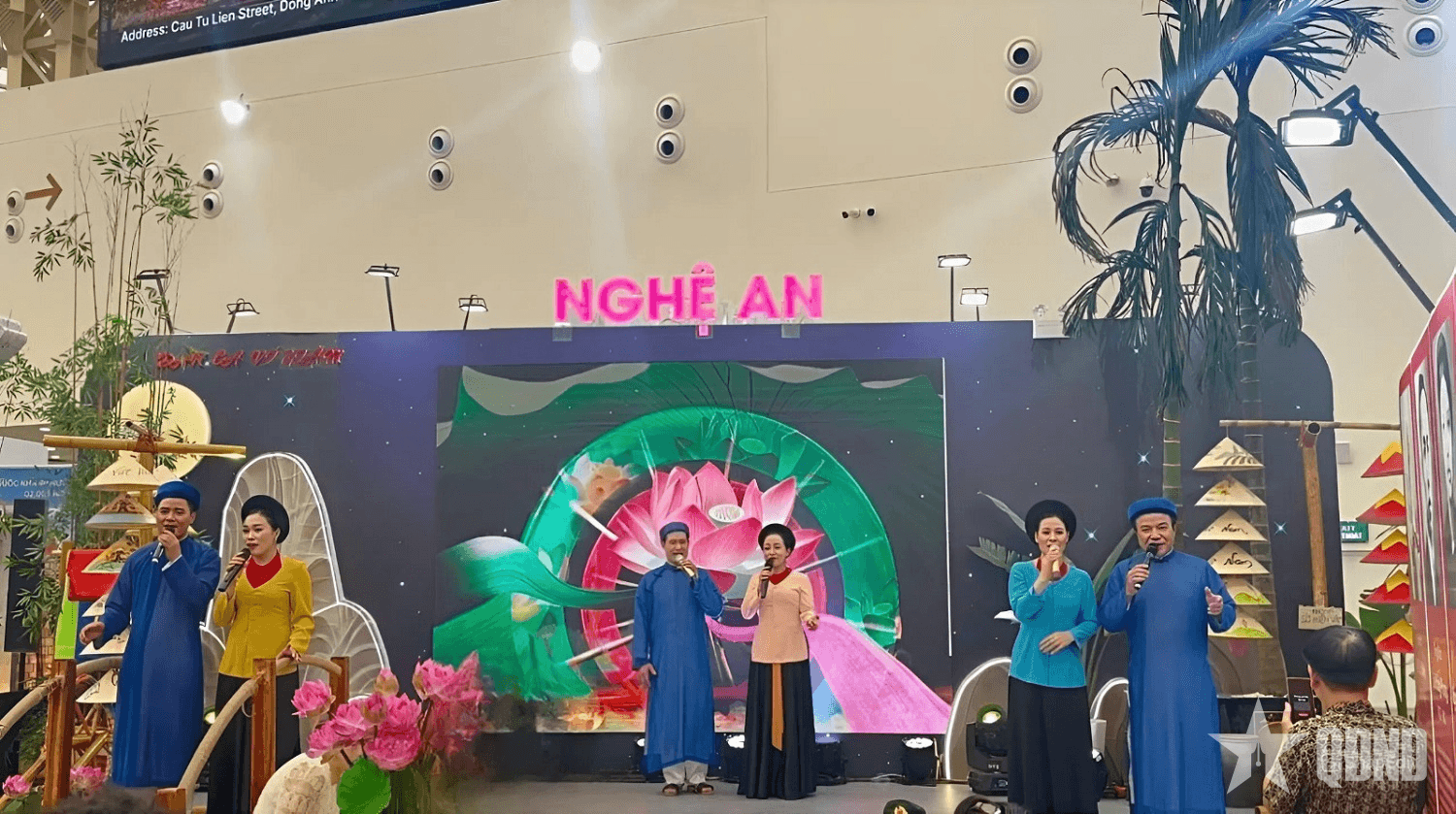 Ngân nga dân ca ví, giặm tại triển lãm thành tựu đất nước