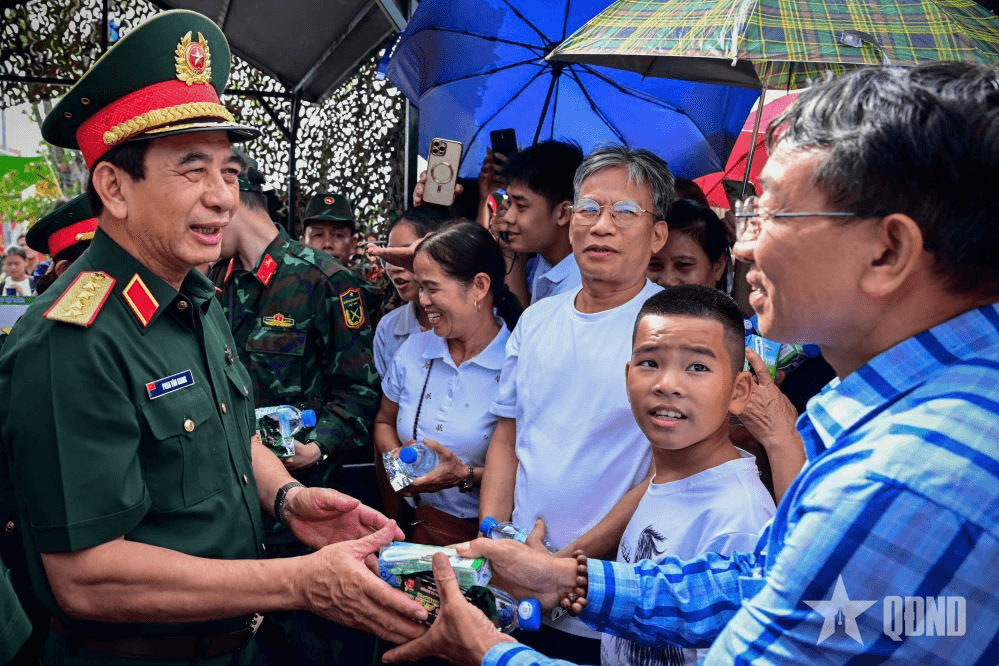 Dấu ấn Triển lãm Thành tựu đất nước: 80 năm một hành trình kiêu hãnh, tự hào - Bài 2: Sức hút từ không gian triển lãm của Bộ Quốc phòng