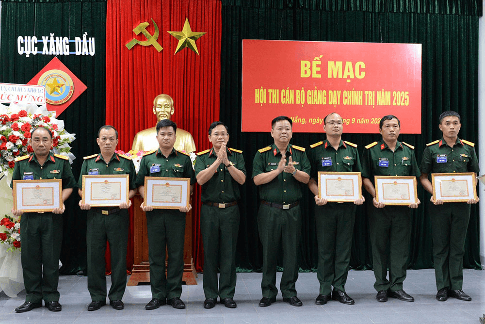 Nâng tầm đội ngũ cán bộ giảng dạy chính trị