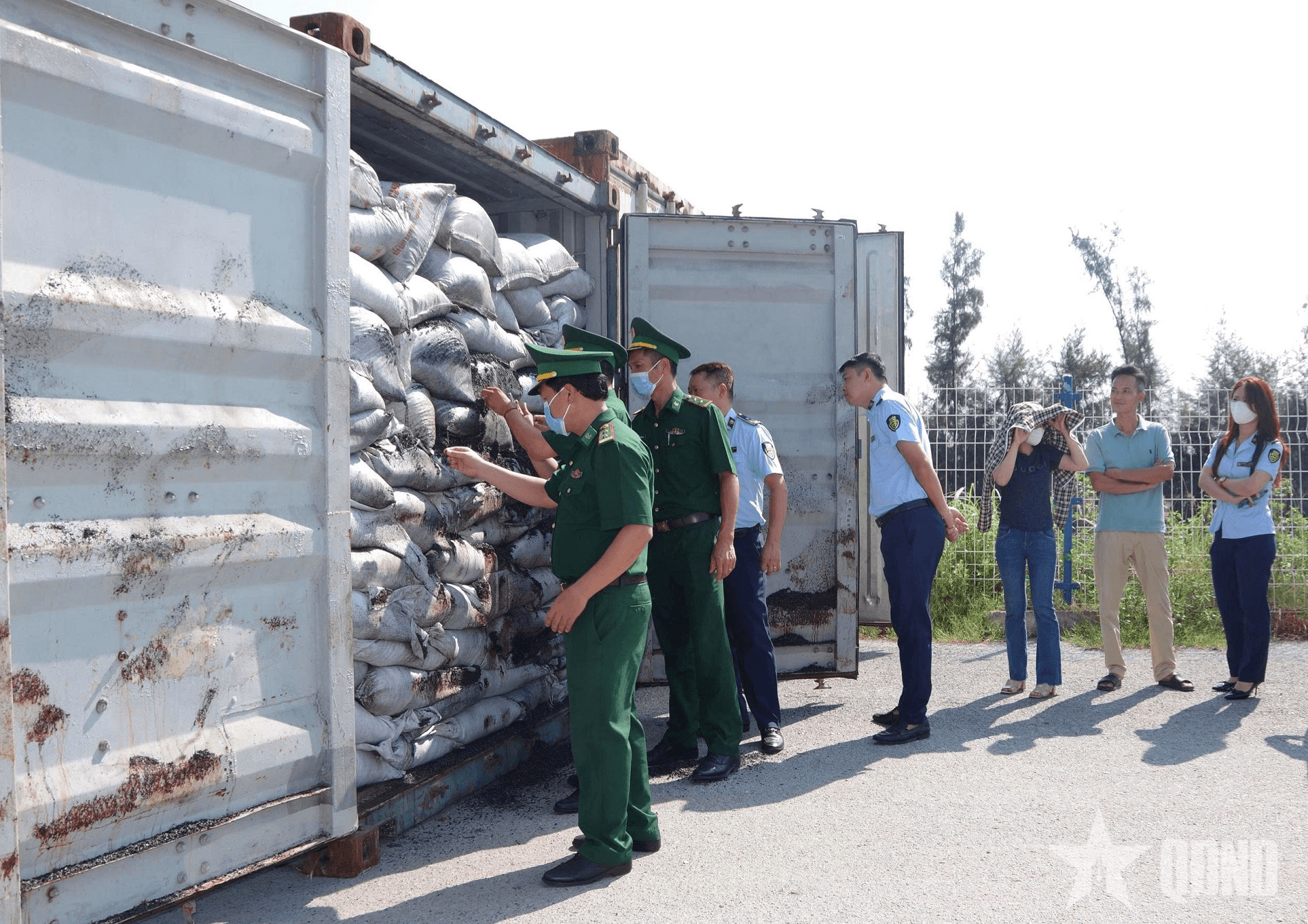 Bắt giữ container hàng hóa vận chuyển trái phép tại cảng Hải Phòng