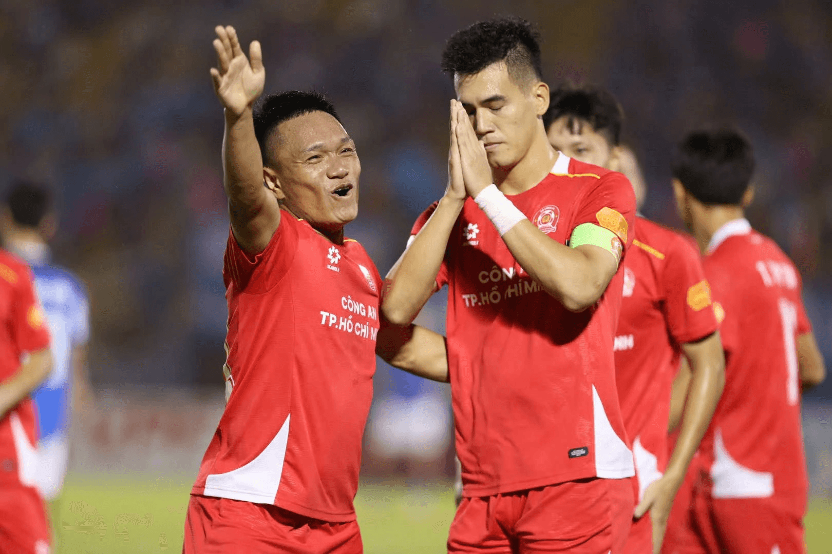 Tiến Linh ghi bàn vào lưới đội bóng cũ và phản lưới nhà