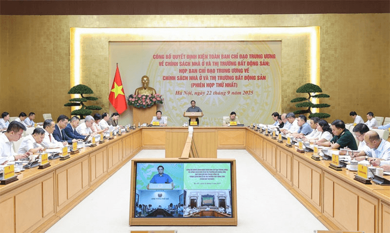 Thủ tướng Phạm Minh Chính: Phải trả lời được câu hỏi tại sao giá nhà chung cư lại cao và cao mãi