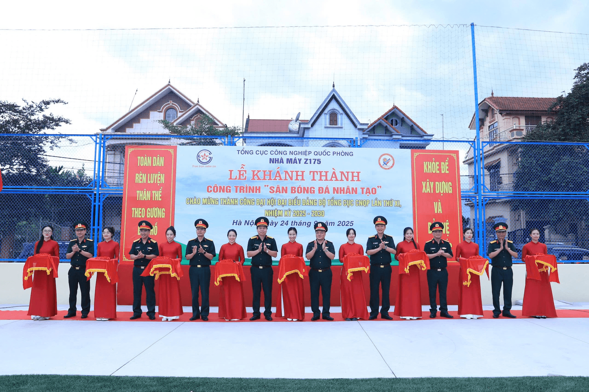 Nhà máy Z175 khánh thành công trình sân bóng đá cỏ nhân tạo