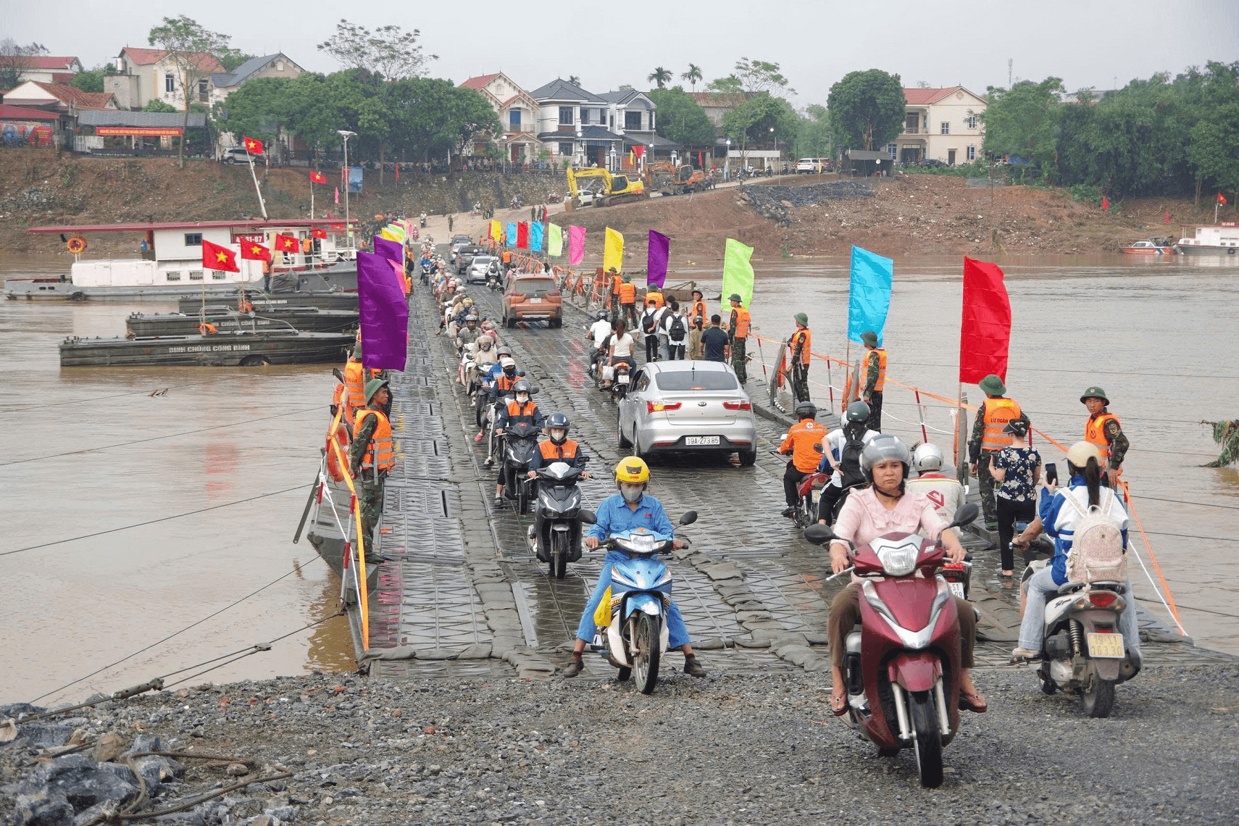 Lữ đoàn Công binh 249: Giữ vững “mạch máu” giao thông nối đôi bờ sông Hồng