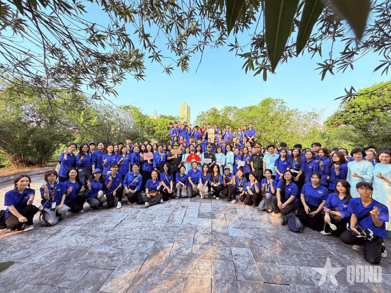 Sinh viên K44 Khoa Tuyên truyền (Học viện Báo chí và Tuyên truyền) bồi đắp lý tưởng cách mạng nơi tuyến đầu Tổ quốc