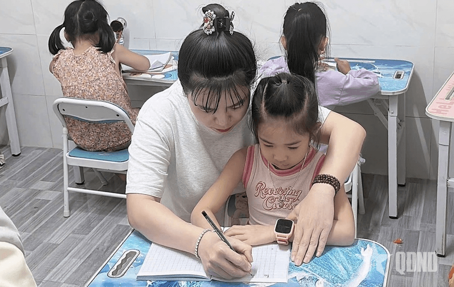 Bền bỉ bồi đắp "nét chữ, nết người"