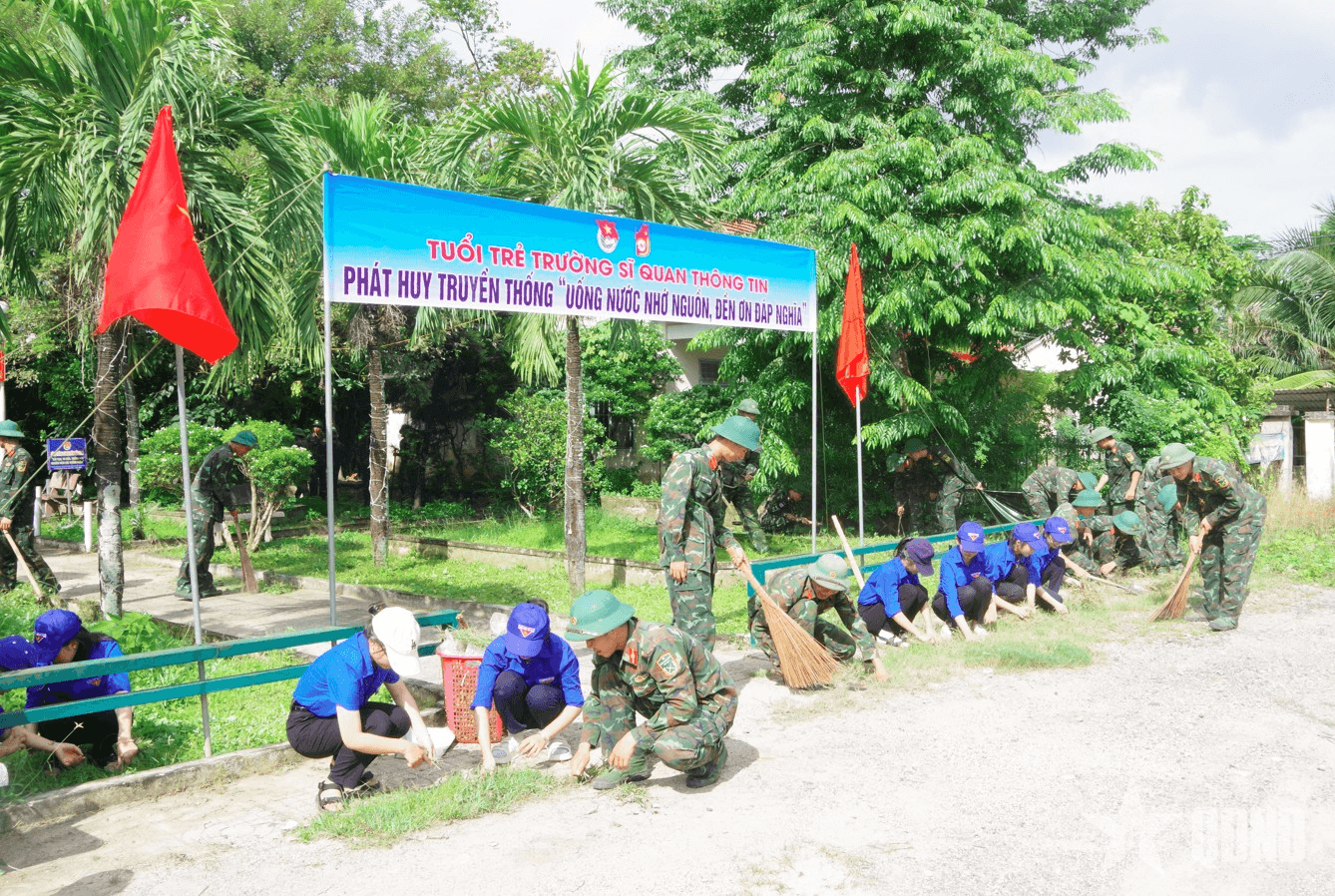Trường Sĩ quan Thông tin làm tốt công tác chính sách, dân vận trong quá trình diễn tập