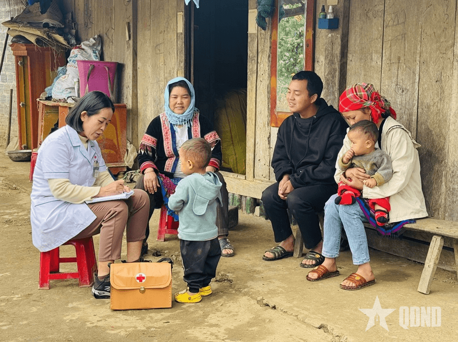Bà mụ của nhiều em bé ở Dào San