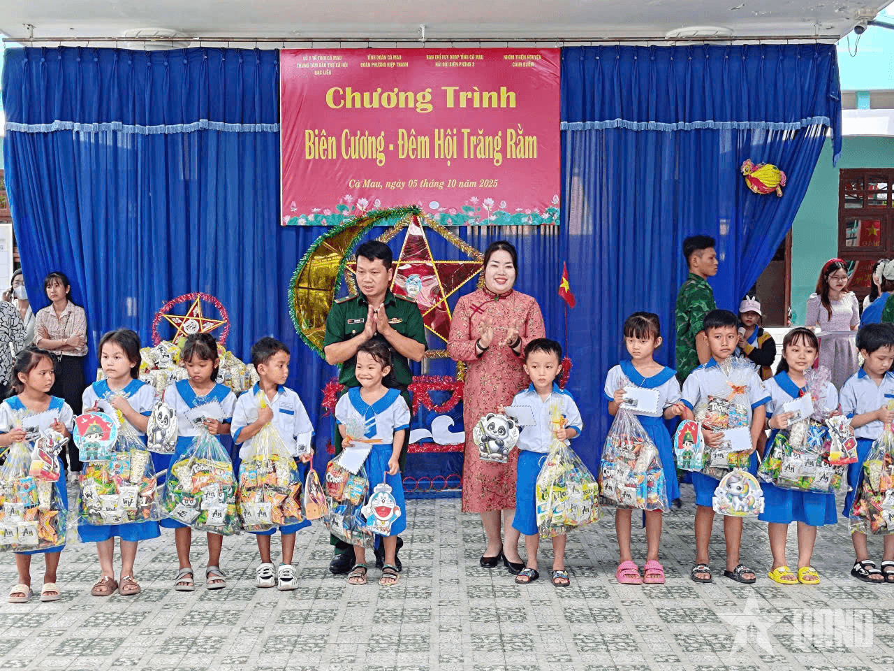 Cà Mau: Hải đội Biên phòng 2 mang Tết Trung thu tới trẻ em hoàn cảnh khó khăn