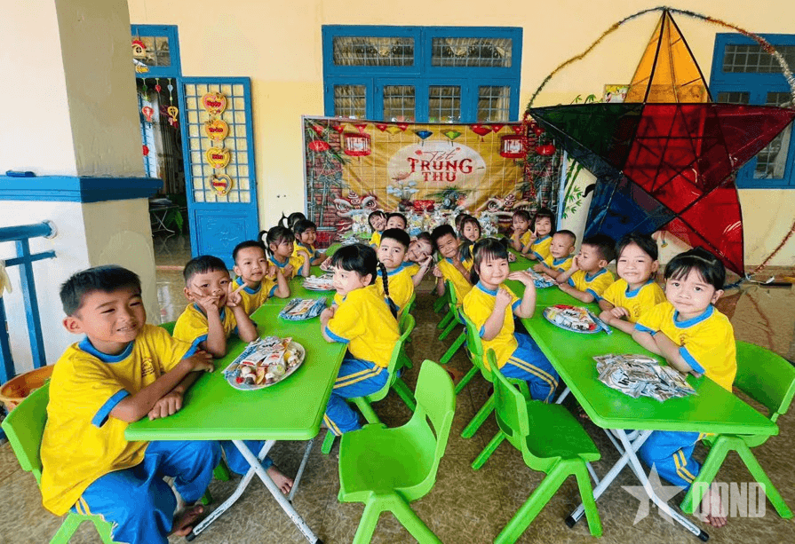 Trung đoàn 726 (Binh đoàn 16) tổ chức đón Tết Trung thu cho trẻ em vùng biên giới