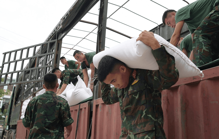 Lạng Sơn tiếp nhận 350 tấn gạo hỗ trợ nhân dân vùng ngập lụt