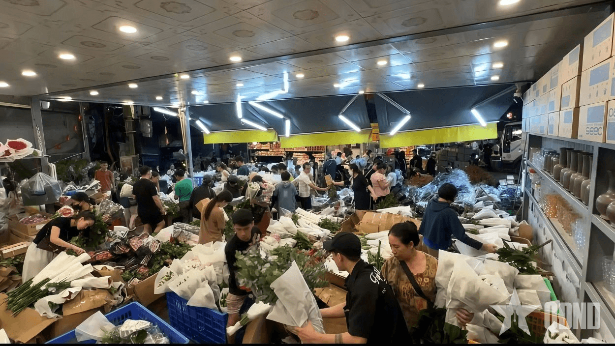 Ngày Phụ nữ Việt Nam 20-10: Thị trường hoa tươi sôi động