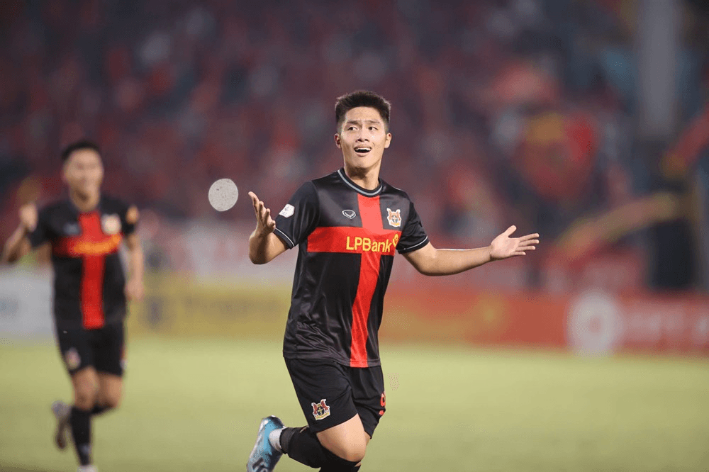 Thắng Hà Nội FC 2-1, Ninh Bình FC xây chắc ngôi đầu V-League