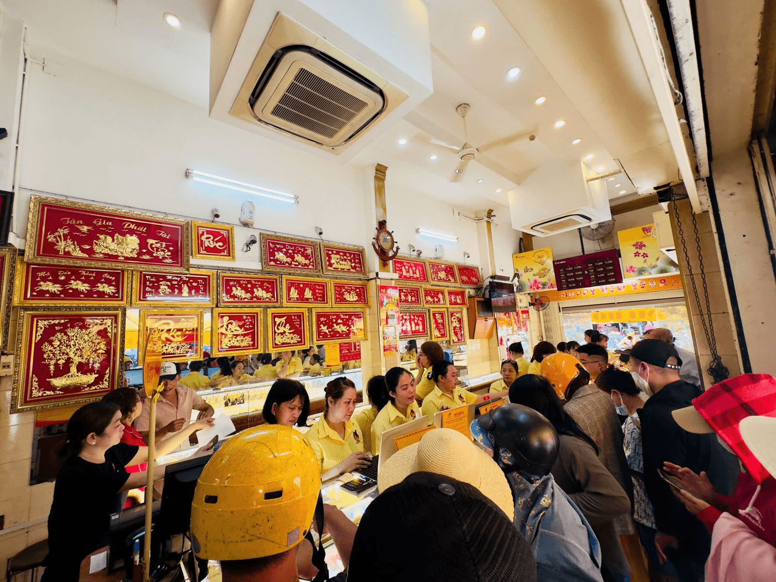 Giá vàng hôm nay (chiều 19-10): Vàng SJC bán ra hơn 150 triệu đồng/lượng