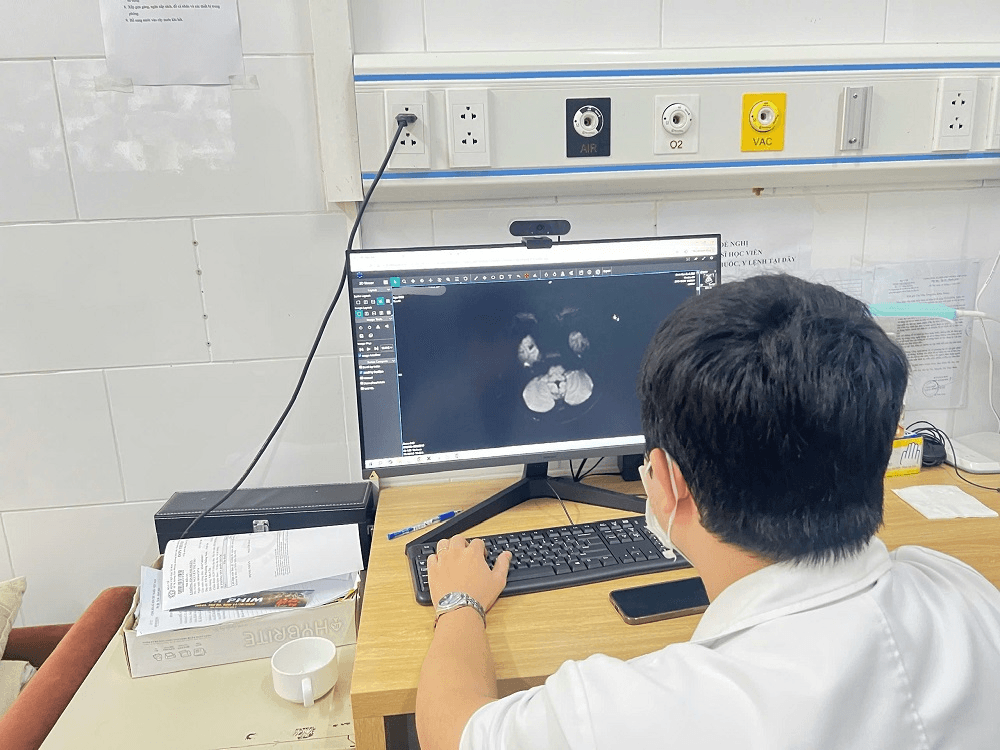 Thiếu niên 15 tuổi phải cấp cứu do hút thuốc lá điện tử chứa ma túy