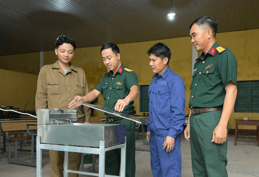 Hành trình sáng tạo: Chế tạo thiết bị nấu dầu niêm vật tư