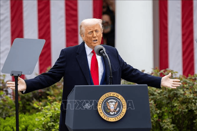 Thuế quan của Mỹ: Tổng thống D.Trump tuyên bố tăng thêm 10% thuế đối với hàng hóa Canada