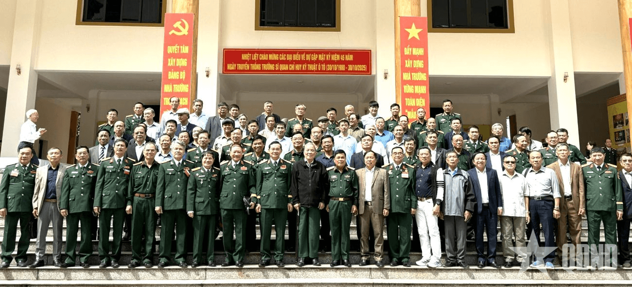Gặp mặt kỷ niệm 45 năm Ngày truyền thống Trường Sĩ quan Chỉ huy kỹ thuật ô tô