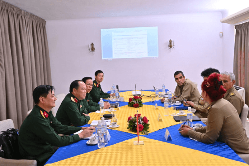 Sống cùng “đảo lửa, đảo say"... Kỳ 1: Đuốc sáng và biển xanh