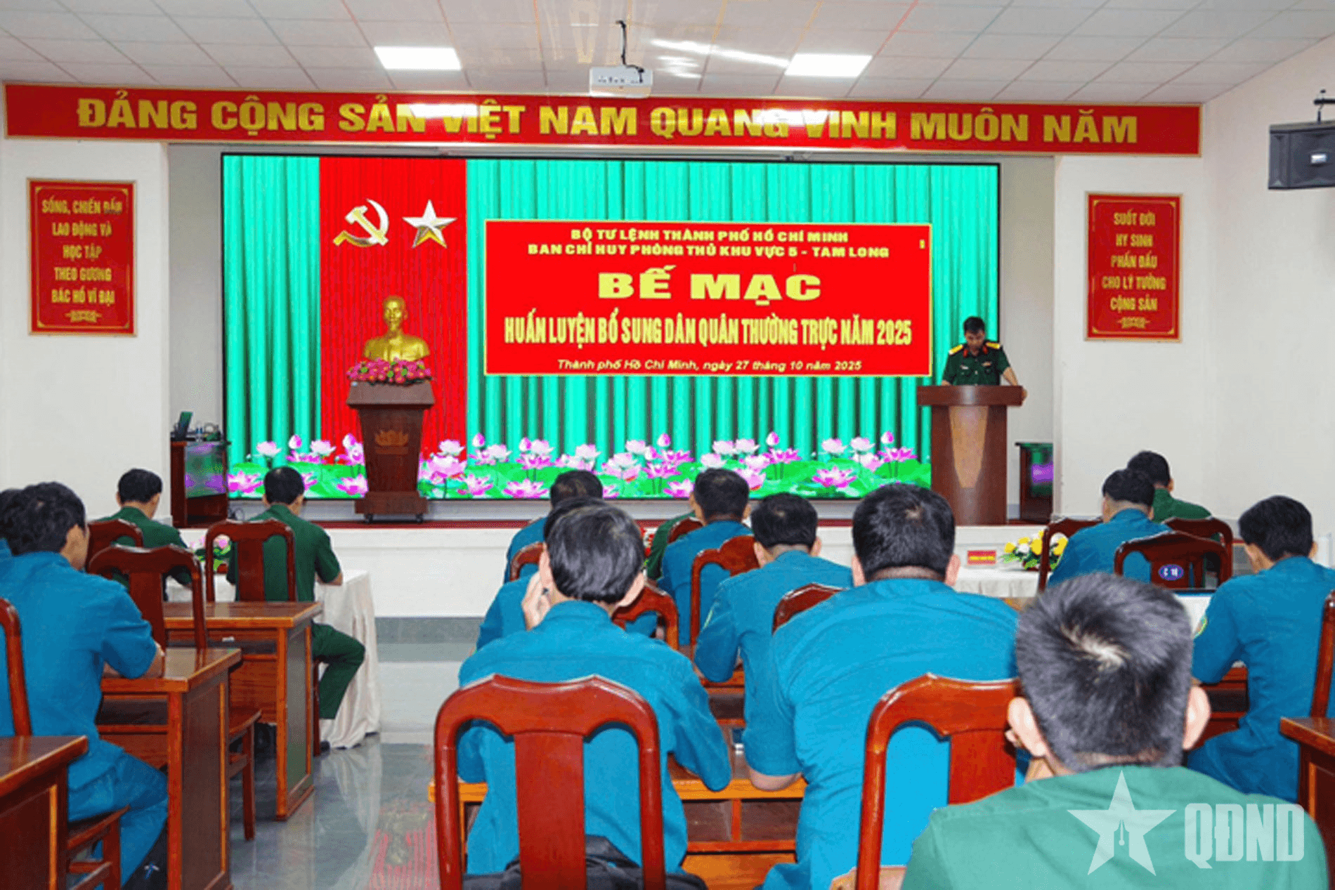 Huấn luyện bổ sung cho lực lượng dân quân thường trực
