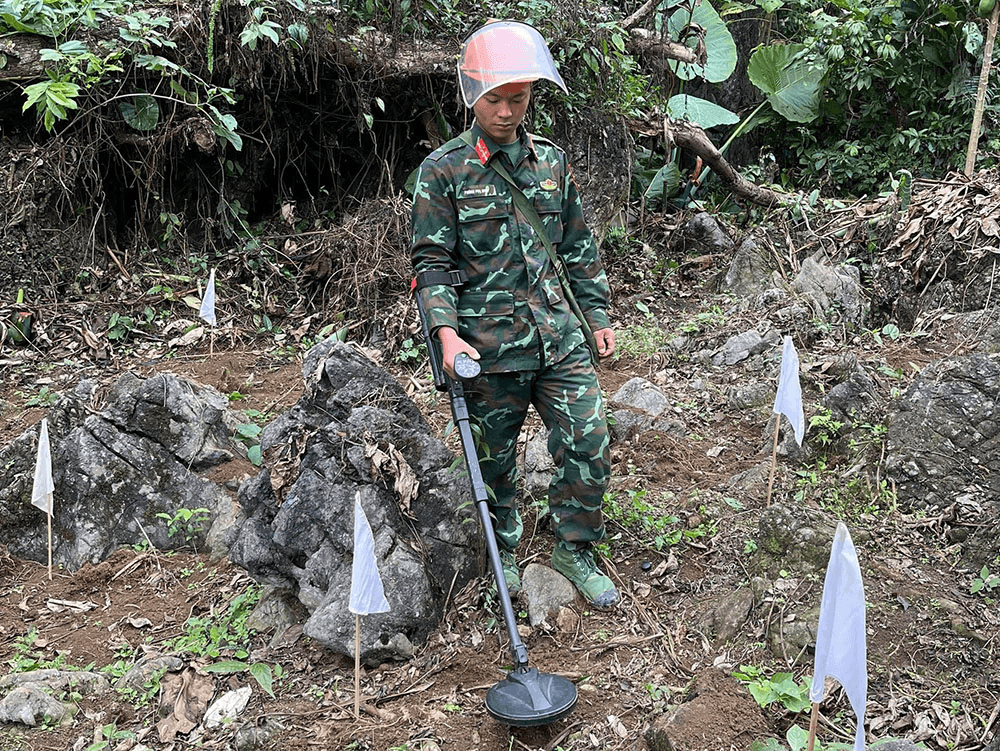 Bám biên cương làm hồi sinh đất