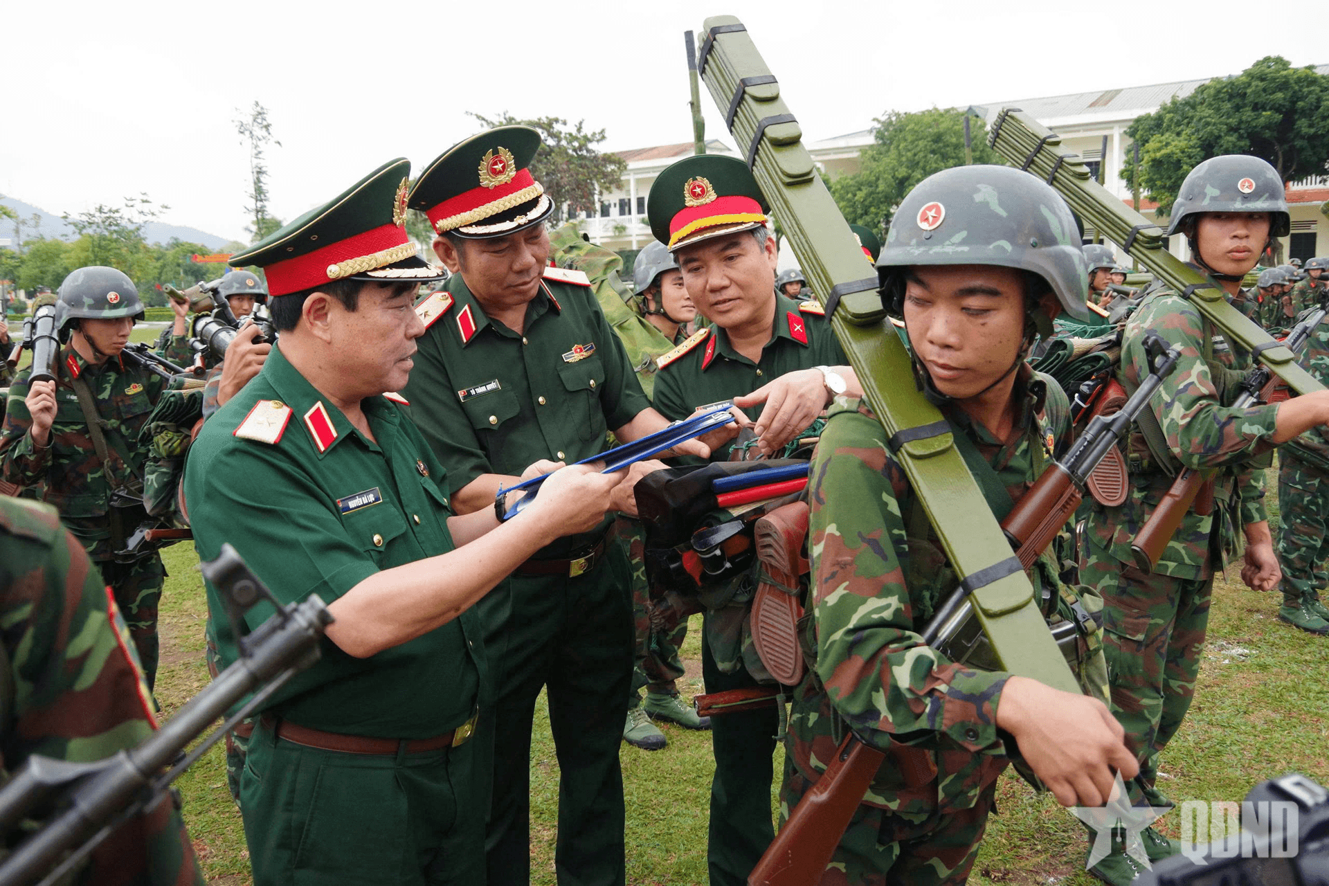 Thiếu tướng Nguyễn Bá Lực kiểm tra toàn diện nhiệm vụ quân sự, quốc phòng tại Trung đoàn 2 (Sư đoàn 395)