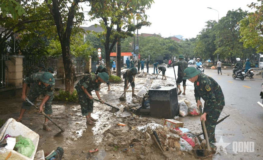 Sư đoàn 968 (Quân khu 4): Quân dân sau lũ gắn bó keo sơn, thắm đượm nghĩa tình
