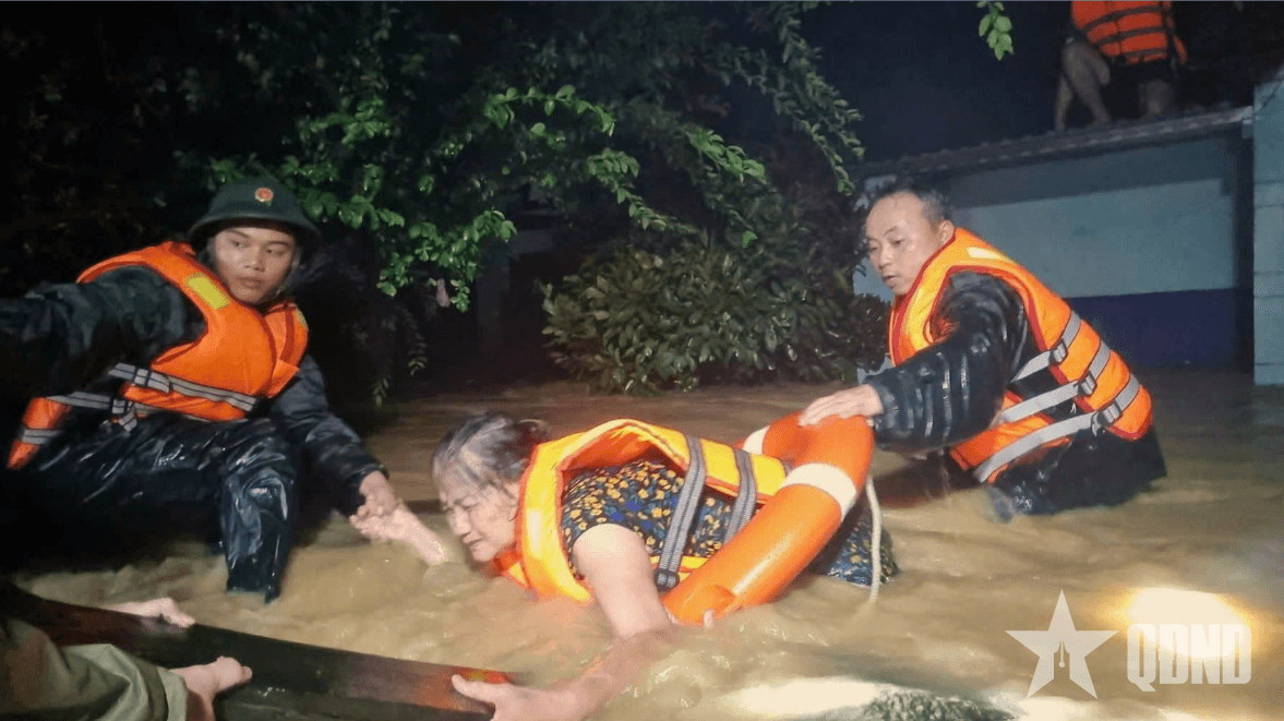 Những ánh sao trong mưa lũ