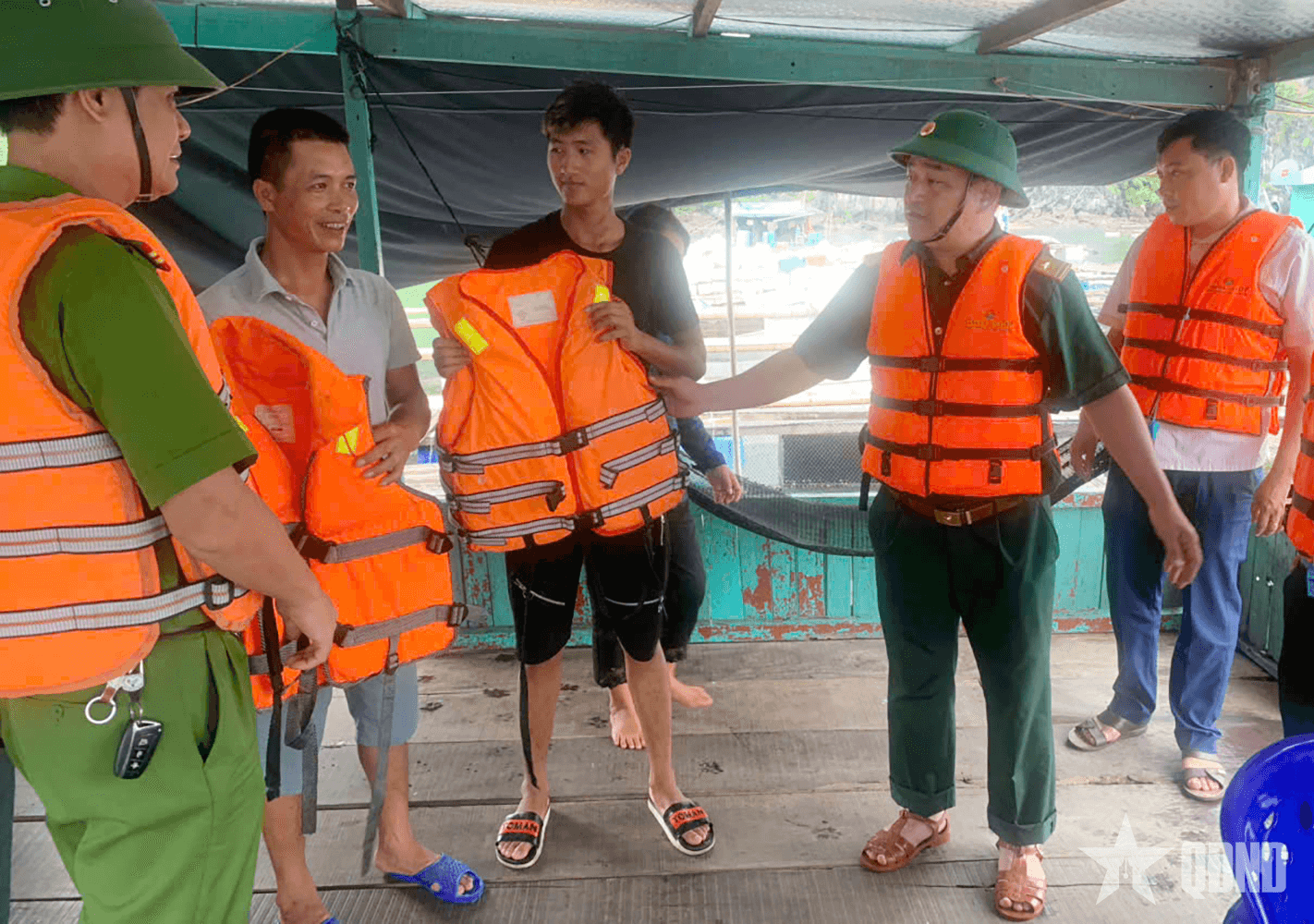 Người chỉ huy hết mình vì công việc nơi đầu sóng, ngọn gió của Tổ quốc