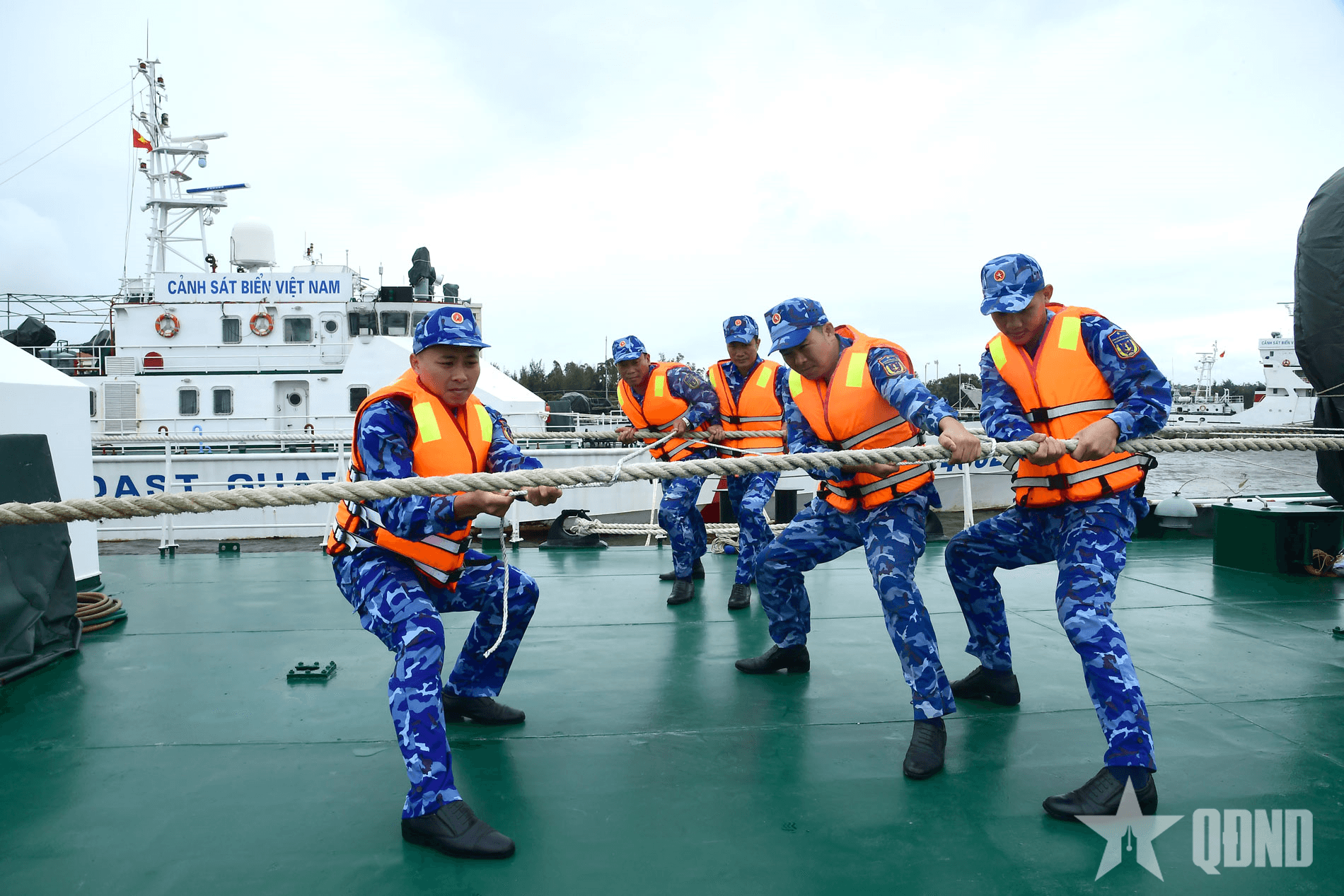 Cảnh sát biển Việt Nam chủ động phòng, chống bão Kalmaegi